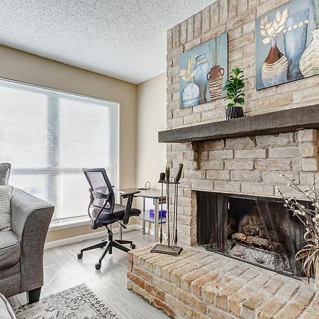Cheerful 3-Bedroom Home With Indoor Fireplace Houston Exteriér fotografie